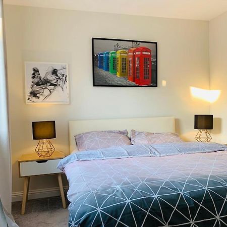 Whyte, Modern 3 Bed House With Garden, Sleeps 9, Free Parking, Sittingbourne City Centre, Kent Exteriör bild