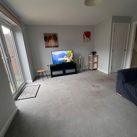 Whyte, Modern 3 Bed House With Garden, Sleeps 9, Free Parking, Sittingbourne City Centre, Kent Exteriör bild