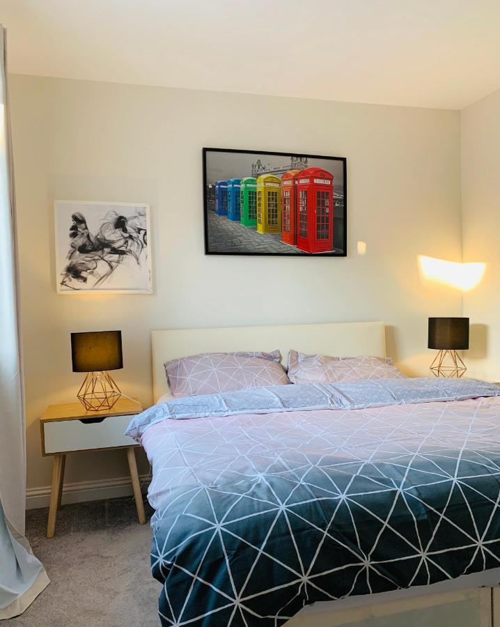 Whyte, Modern 3 Bed House With Garden, Sleeps 9, Free Parking, Sittingbourne City Centre, Kent Exteriör bild