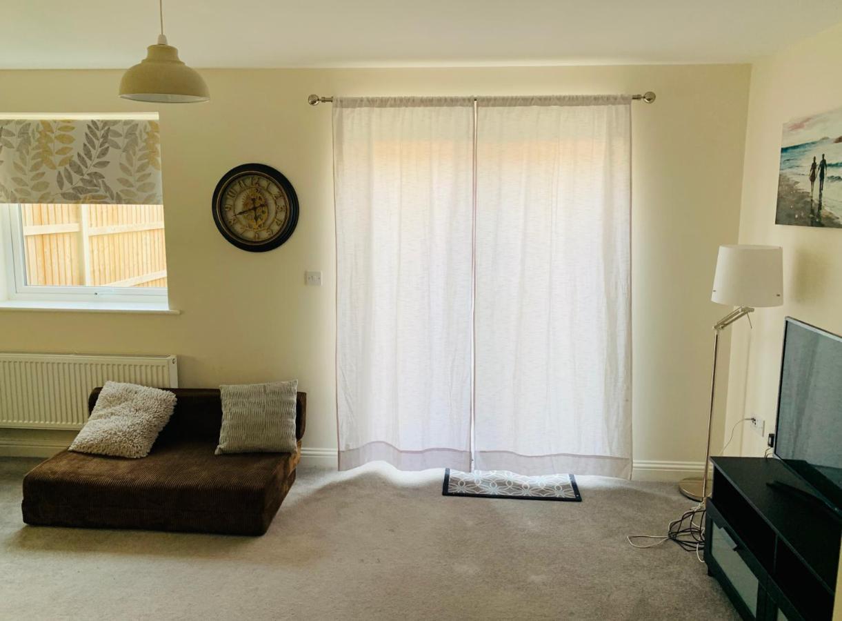 Whyte, Modern 3 Bed House With Garden, Sleeps 9, Free Parking, Sittingbourne City Centre, Kent Exteriör bild