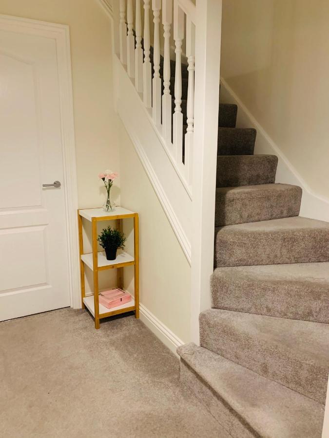 Whyte, Modern 3 Bed House With Garden, Sleeps 9, Free Parking, Sittingbourne City Centre, Kent Exteriör bild