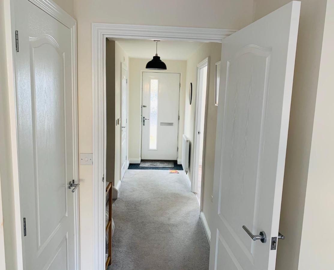 Whyte, Modern 3 Bed House With Garden, Sleeps 9, Free Parking, Sittingbourne City Centre, Kent Exteriör bild