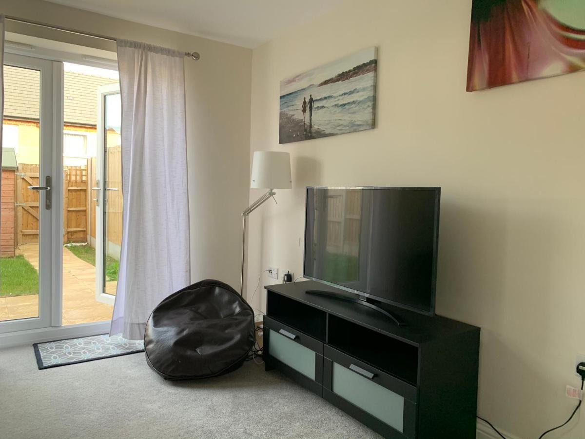 Whyte, Modern 3 Bed House With Garden, Sleeps 9, Free Parking, Sittingbourne City Centre, Kent Exteriör bild